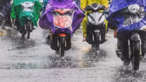 Miền Trung mưa lớn kéo dài, cảnh báo lũ quét, ngập lụt