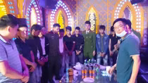 Đặt xe máy, mua ma tuý mở tiệc sinh nhật trong quán karaoke