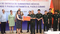 Trao tặng 3 tấn vật tư y tế giúp Cuba chống COVID-19