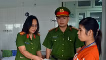Đến tận giường bệnh làm CMND cho bệnh nhân