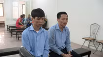Hai giáo viên dạy lái xe “sản xuất” hàng trăm giấy phép lái xe giả
