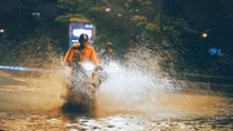 Mưa giông diện rộng trên cả nước, nguy cơ sạt lở