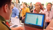 Chuyện dùng “nội ngữ” trong cấp thẻ CCCD ở Pác Nặm