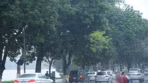 Miền Bắc tăng nhiệt, trời mưa to