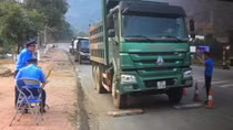 Cần mạnh tay xử lý vấn nạn xe quá tải hoành hành trên quốc lộ