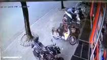 Kẻ gian bẻ khóa, trộm xe SH nhanh như chớp ở Hà Nội