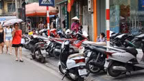 Lại "tái chiếm" vỉa hè ở phố cổ Hà Nội