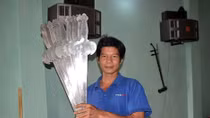 Kỷ lục gia nuốt 15 thanh kiếm trở thành "nghệ sĩ" đám cưới làng