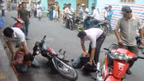Người dân truy đuổi, bắt giữ kẻ cướp giật