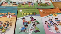 Hợp nhất 4 bộ SGK thành 2 bộ: Đừng lấy “râu ông nọ cắm cằm bà kia”