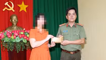 Trao trả 50 triệu đồng cho người dân bị lừa qua mạng