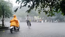 Trời Thủ đô đổ mưa ngày Quốc tang