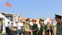 Bộ trưởng Tô Lâm thăm và làm việc tại huyện đảo Lý Sơn