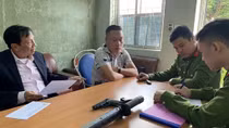 Vận động giao nộp 8 khẩu súng công cụ hỗ trợ
