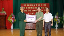 Công an tỉnh Hà Nam thăm hỏi, tặng quà thương bệnh binh