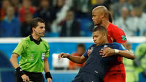 Mbappe tài năng, tinh quái và xấu xí vì thói ăn vạ