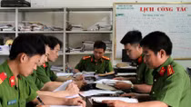 Chuyện bắt tội phạm trốn truy nã miền biên viễn