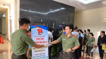 Nghĩa cử ấm lòng từ những chiếc khẩu trang miễn phí