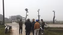 Trách nhiệm chính quyền khi cứ để dân phải chặn xe rác