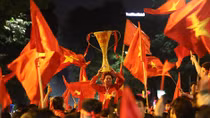 Triệu người xuống đường mừng đội tuyển Việt Nam vô địch