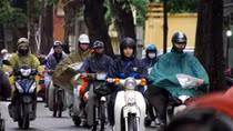Người Hà Nội co ro trong tiết trời mưa lạnh nhất từ đầu mùa