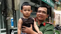 Thượng úy công an cứu 2 người đuối nước