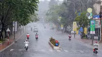 Miền Bắc tăng nhiệt, miền Nam mưa rào