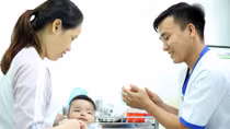 Phụ huynh cần chú ý sau khi tiêm vaccine cho trẻ