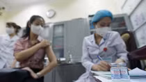 Người dân Hà Nội bắt đầu được tiêm vaccine phòng COVID-19