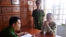 Đến quán karaoke "múa súng" rồi vô cớ đâm trọng thương khách hát