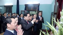 Đồng chí Trần Thanh Mẫn dâng hương tưởng nhớ Bác