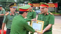 Khen thưởng các đơn vị Công an khám phá nhanh vụ trọng án