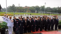 Lãnh đạo Đảng, Nhà nước và Bộ Công an vào Lăng viếng Chủ tịch Hồ Chí Minh