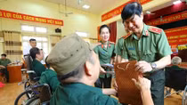 Thăm, tặng quà, khám bệnh cho người có công, gia đình chính sách tỉnh Phú Thọ