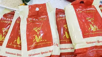 450 tấn gạo hữu cơ đến đồng bào nghèo thời điểm dịch COVID-19