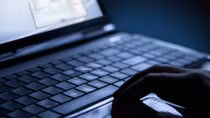 Bắt hai đối tượng phát tán clip nội dung xấu lên Internet