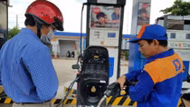 Xả mạnh quỹ bình ổn, giữ nguyên giá xăng dầu