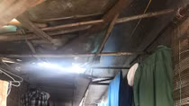 Xóm trọ nghèo vật vã dưới cái nóng như đổ lửa ở Thủ đô