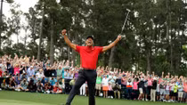 Màn tái xuất rực rỡ của Tiger Woods