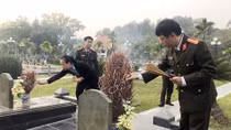 Báo CAND dâng hương tưởng niệm các Anh hùng liệt sỹ tại Nghĩa trang A1