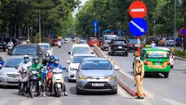 Nóng 40 độ, Hà Nội hầm hập cả ngày lẫn đêm