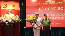 Trao quyết định bổ nhiệm Cục trưởng Cục Công nghiệp An ninh