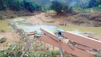 Tây Giang ngổn ngang sau bão lũ