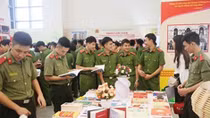 Trưng bày trên 2.000 đầu sách tại Ngày hội sách về CAND