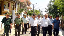 Phó Thủ tướng Thường trực Trương Hòa Bình thăm, động viên ngư dân Quảng Bình