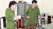 Đẩy mạnh công tác vận động giao nộp vũ khí, vật liệu nổ