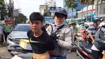 Nhiều quần chúng tích cực truy bắt tội phạm