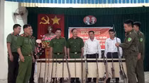Vận động người dân giao nộp 15 khẩu súng kíp tự chế
