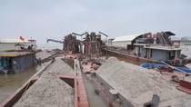 Liên tiếp bắt 4 tàu khai thác cát trái phép trên sông Đá Bạc