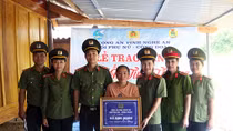 Công an Nghệ An tổ chức trao tặng “Mái ấm tình thương”